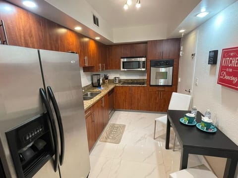 Relax by the Sea – Spacious Apartment with Beautiful Views (7952)