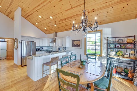 Dining Area | Kitchen | Cooking Basics | Main Level