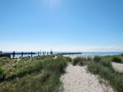 Sky, Blue, Water, Natural Environment, Horizon, Coast, Coastal And Oceanic Landforms, Sea, Ecoregion