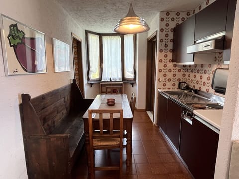 Furniture, Flooring, Wood, Interior Design, Floor, Room, Lighting, Ceiling, Countertop, Kitchen & Dining Room Table