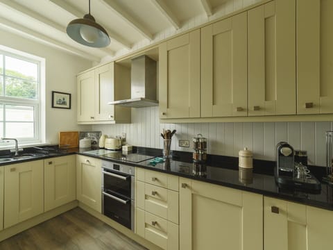 House, Roof, Cottage, Rural Area, Home, Village, Yard, Farmhouse, Mountain Village