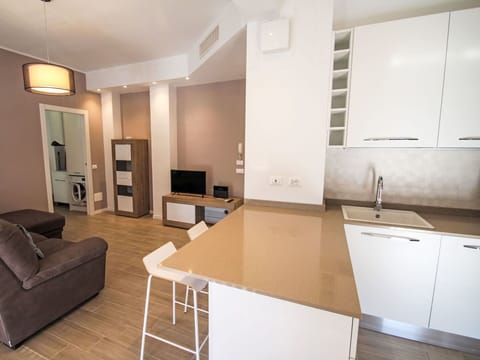 Shrub, Garden, Yard, Landscaping, Driveway, Villa, Hacienda, Farmhouse, Balcony, Eco Hotel