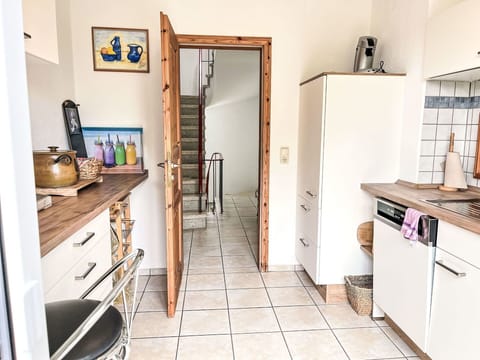 Residential Area, Urban Design, Apartment, Landscaping, Estate, Balcony, Villa, Mansion