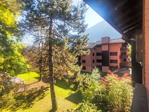 Residential Area, Apartment, Home, Condominium, Yard, Suburb, Estate, Balcony, Hacienda, Mountain Village