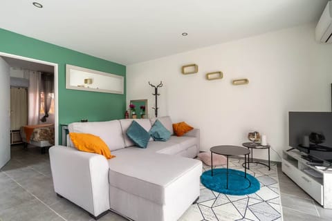 894f0091-8590-4387-bffa-e03c3d89e287