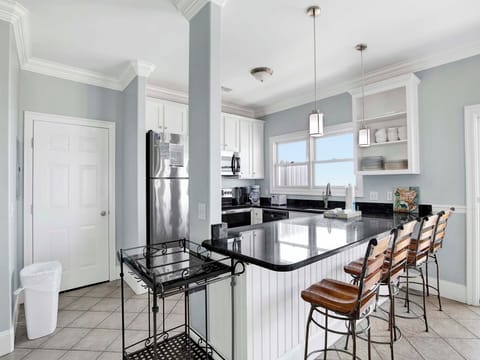 Breakfast Bar, Second Floor