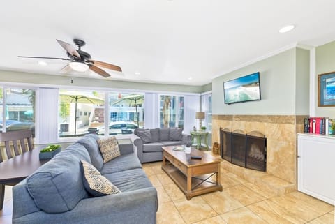 Living Room features ample seating for 6 guests, smart TV, and pull out sofa bed for 2.