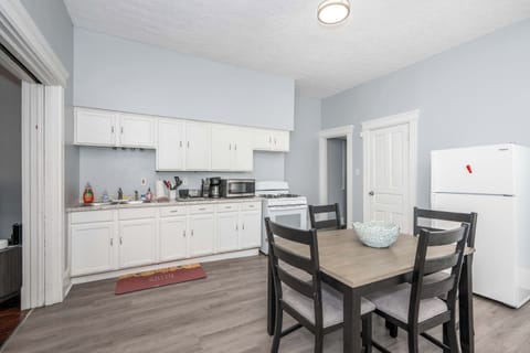 Suite 1’s inviting eat-in kitchen offers ample space & all the comforts of home