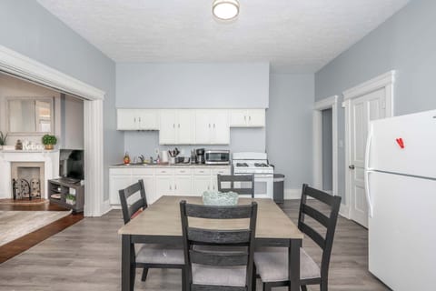 Suite 1’s inviting eat-in kitchen offers ample space & all the comforts of home