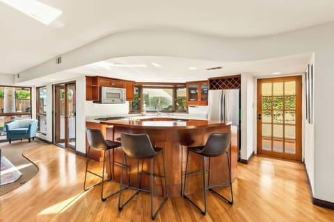 Fully equipped kitchen w/ large quartz center island, SS appliances, Bar Seating