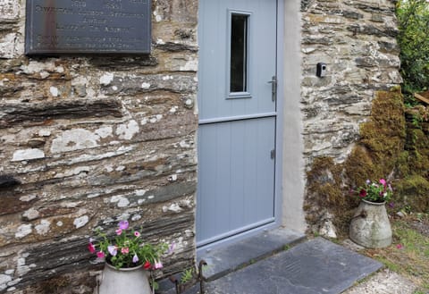Exterior | Cynfal Fawr Farmhouse, Ffestiniog Nr Blaeanau Ffestiniog