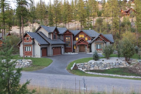7,000sf home has 5 bedrooms all with King beds, en-suite bathrooms and 65’ TVs