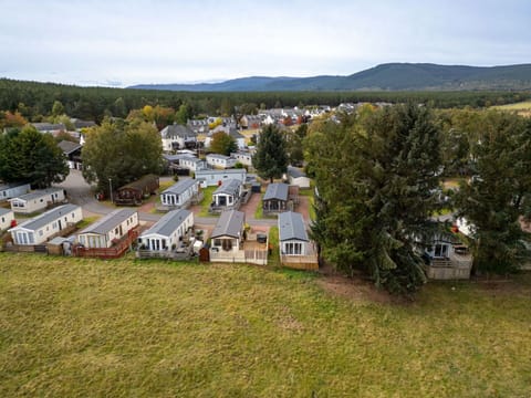 Mountainous Landforms, Snow, Mountain, Town, Winter, Mountain Range, Glacial Landform, Freezing, Hill Station, Slope