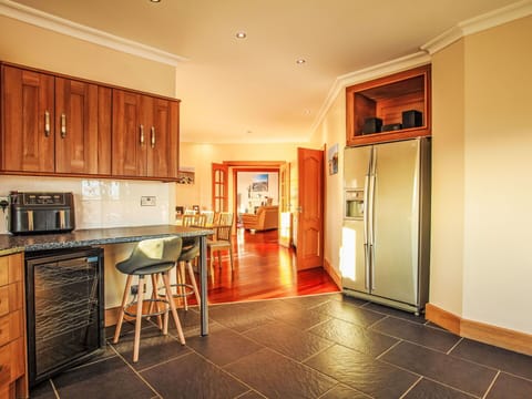 Mountainous Landforms, Snow, Mountain, Town, Winter, Mountain Range, Glacial Landform, Freezing, Hill Station, Slope