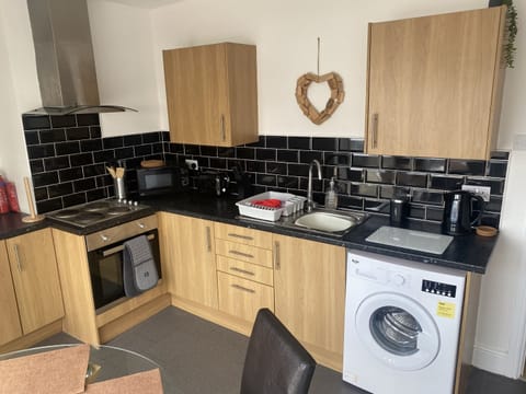 Kitchen units, cooker and washer