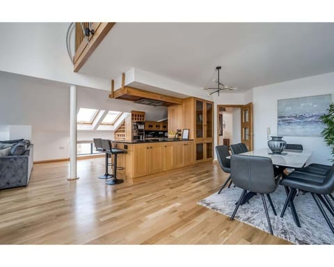 Living Room / Lounge