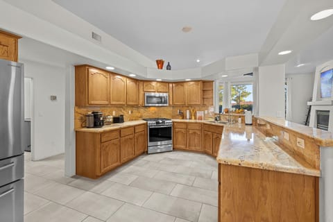 Kitchen features all the necessities!
