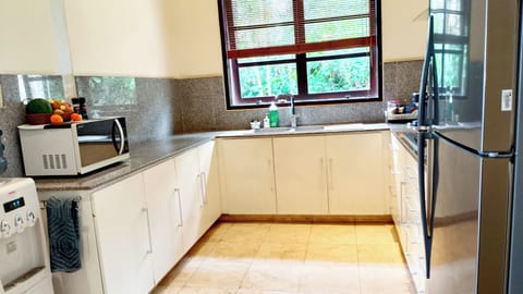 Fully-equipped kitchen with a hot and cold water dispenser