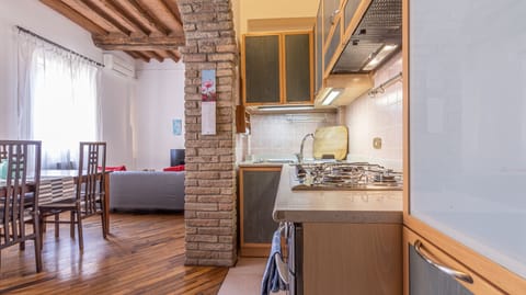 kitchen fully equipped