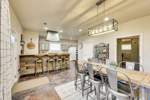 Dining Area | Dishware/Flatware