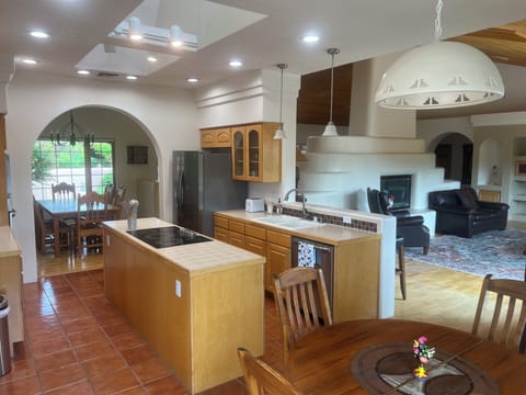 Kitchen and breakfast area