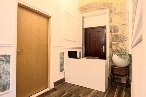 Entrance / Reception