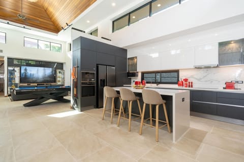 Noi's Villa - tropical oasis with pool and maid (15006)