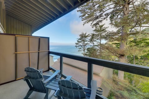 Newport Vacation Rental | Studio | 1BA | 450 Sq Ft | Stairs Required