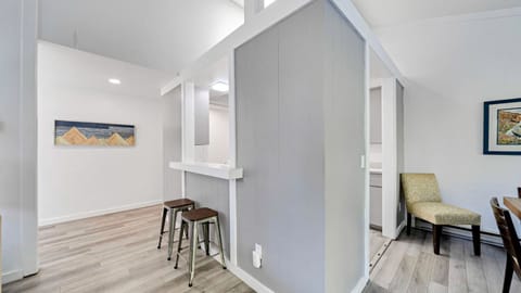 Counter seating and kitchen passthrough