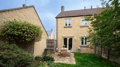 Wildflowers Cottage is a short stroll from the centre of Bourton-on-the-Water.