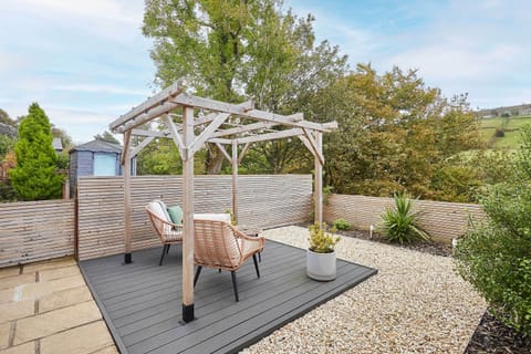 Holmfirth Hideaway, Holmbridge - Host & Stay