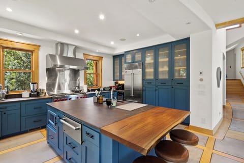 4.0-telluride-golden-knoll-kitchen-