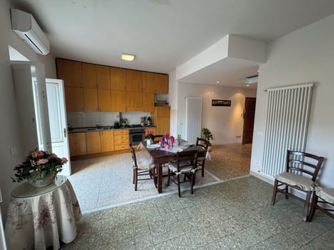 Flooring, Furniture, Floor, Interior Design, Wood, Ceiling, Room, Lighting, Table, Chair