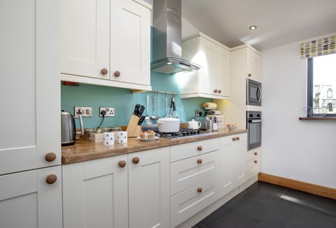 Great Ash Barn, Crediton: Ground floor. kitchen area