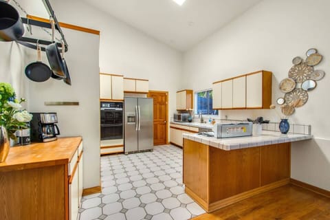 Fully equipped kitchen with modern appliances and plenty of counter space.