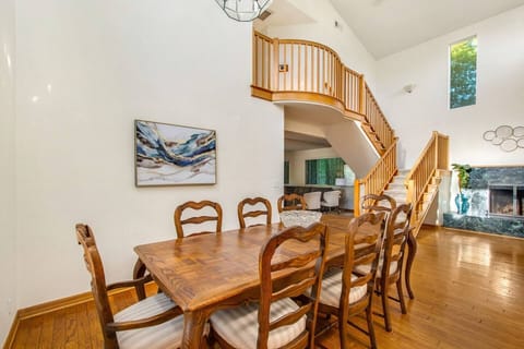 Open dining area that flows seamlessly into the living room for easy entertaining.Open dining area that flows seamlessly into the living room for easy entertaining.