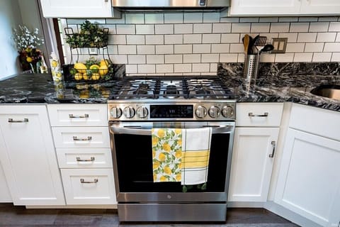 Gas stove with Convection, Air Fry, Bake, Broil and more!