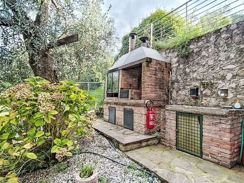 Garden, Backyard, Brick, Landscaping, Yard, Outdoor Structure, Houseplant