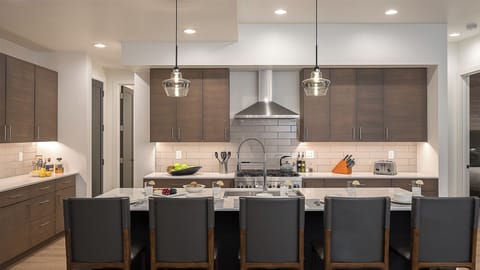 Principal House: Kitchen, Main Level