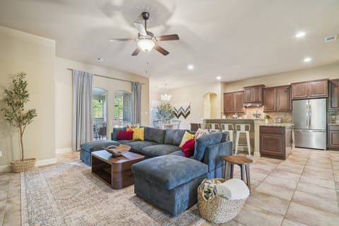 Comfy living room and kithcen