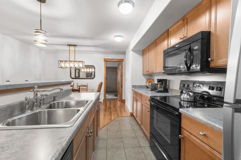 Kitchen | Stove | Sink