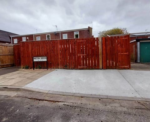 Parking Gate Location to the Right