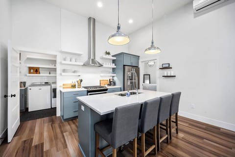 Kitchen with large island