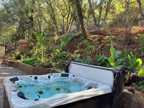 Outdoor spa tub