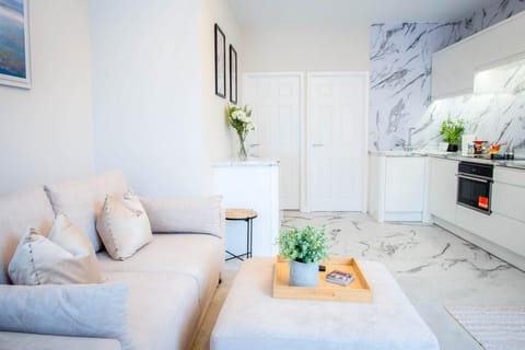 Station Road - 1 Bedroom Apt - Burry Port (8695)