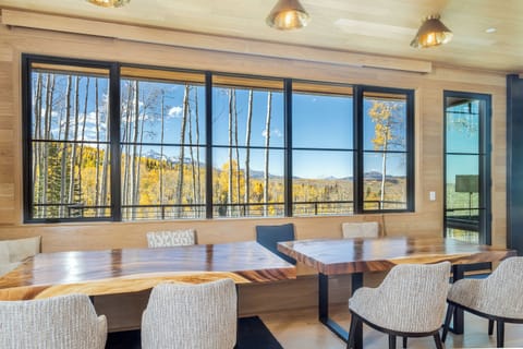 3.04-telluride-the-summit-dining