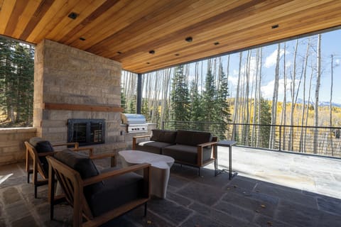 5.0-telluride-the-summit-deck-view