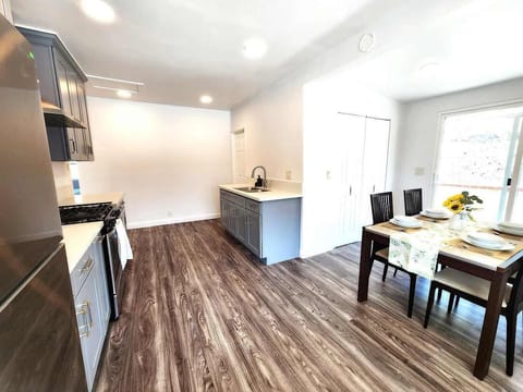 Enjoy effortless flow between the kitchen, dining, and living areas — ideal for both relaxing and entertaining.