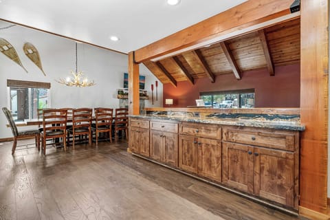 Rustic Ridge Manor-115