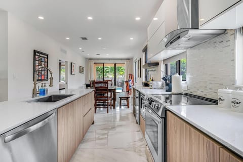 Modern Kitchen with Ample Counter Space & Storage